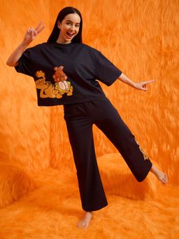 Sweet Dreams - Womens Playful Garfield T-Shirt with Pyjama