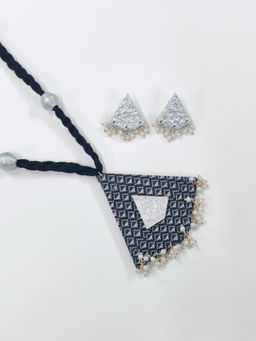 LADDKI - Black Pearl Traditional Jewellery Set (17)