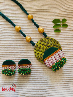 LADDKI - Green Pearl Traditional Jewellery Set