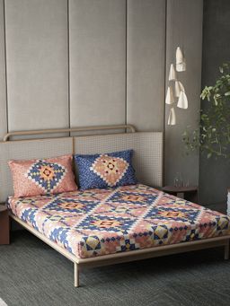 Ddecor Live Beautiful - Pyramid Cotton King Bedsheet With 2 Pillow Covers - Pink