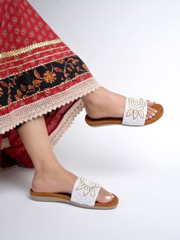 Shoetopia - White Beaded Floral Flats