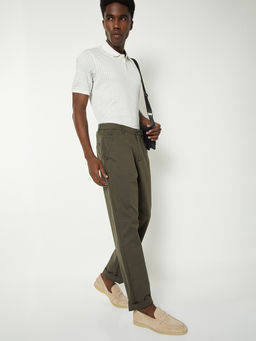 max - Men Solid Chinos