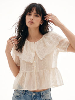 Outzidr - Off White Scallop Edge Lace Detail Top