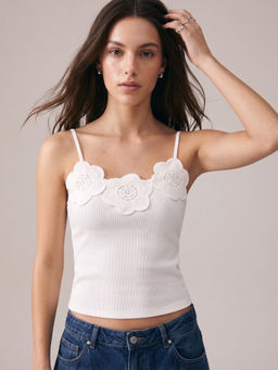 Outzidr - White Scoop Neck Camisole