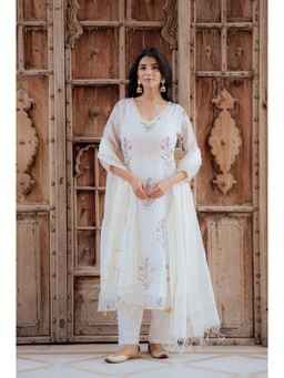 LABEL MAE - Womens White Kurta with Pant and Dupatta