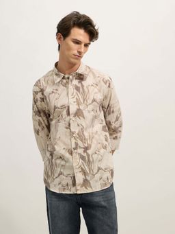 Espanshe - Men Beige Polycotton Abstract Shirt