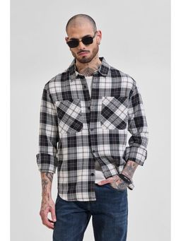 Snitch - Men Off White Checks Cotton Casual Shirt