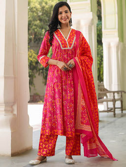 Rain & Rainbow - Women Pink Floral Printed Flared Kurta with Pant and Dupatta
