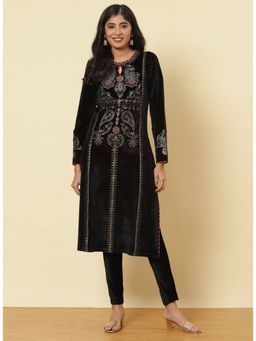 Lakshita - Charcoal Black Embroidered Velvet Kurta With Sequins