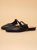 Black color option, Sold out, Currently selected
