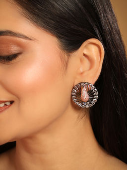 Nuyug - Rhodium-Plated Cubic Zirconia Studded Contemporary Shaped Studs Earrings