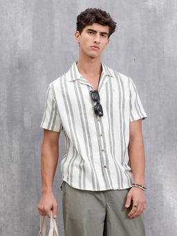 WROGN - Men Textured In Resort Green Collar Stripe Shirt