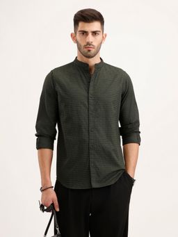 WROGN - Men Regular Fit Mandarin Collar Textured Dark Green Shirt