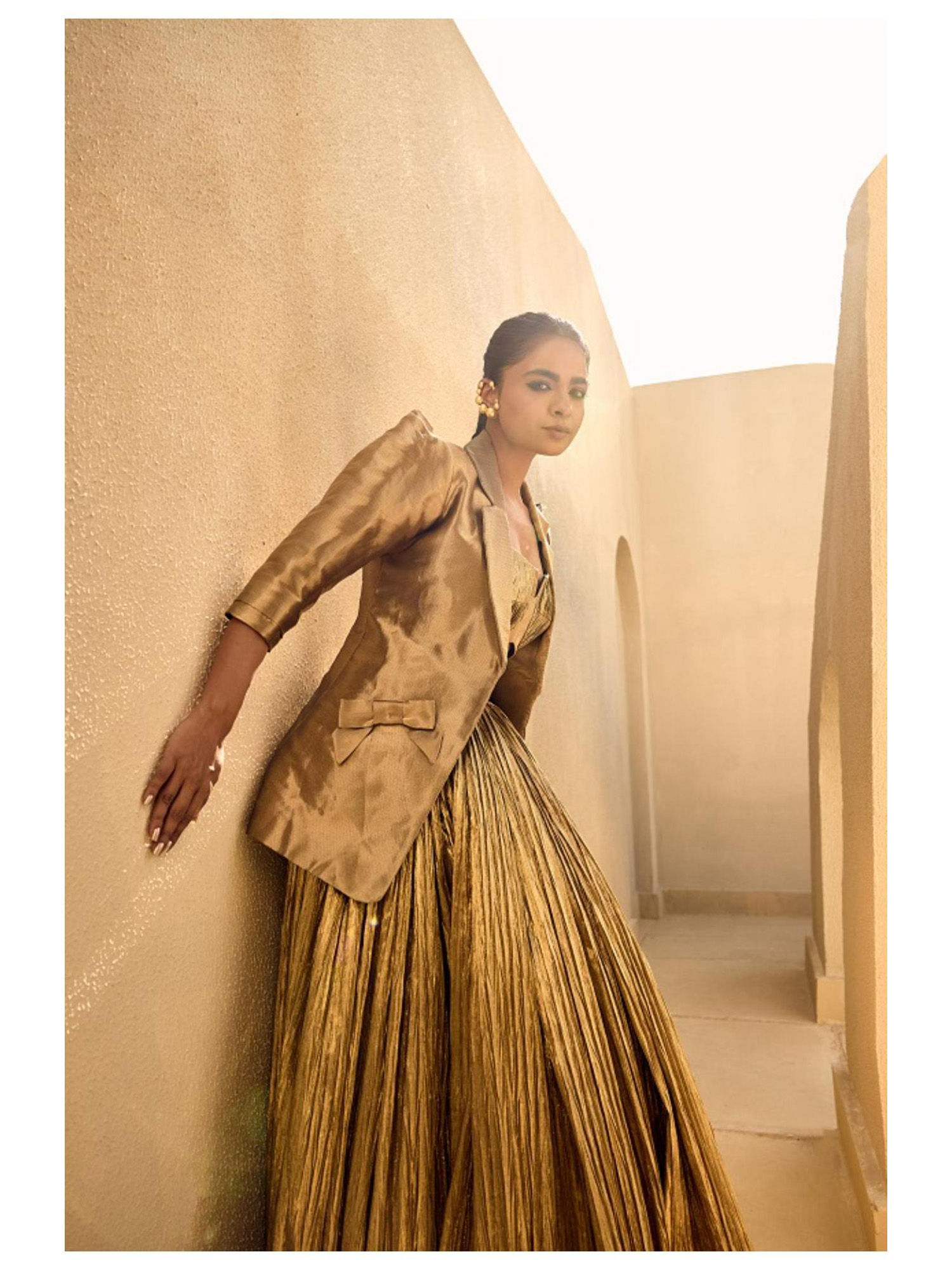 ashna vaswani Gold Silk Jacquard Blazer-picture-21