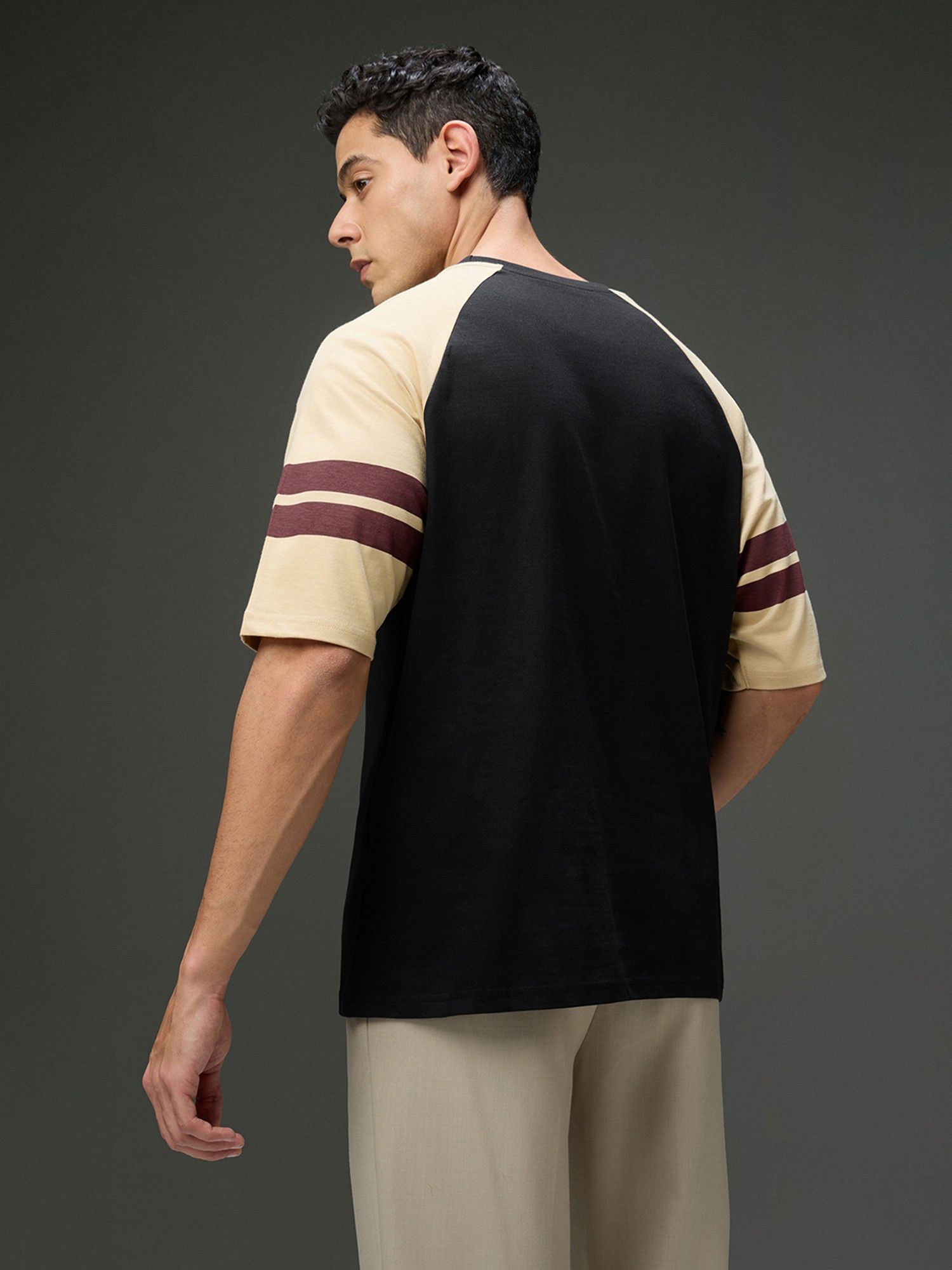 Men Round Neck Raglan Sleeve Black Printed Oversized Fit T-Shirt