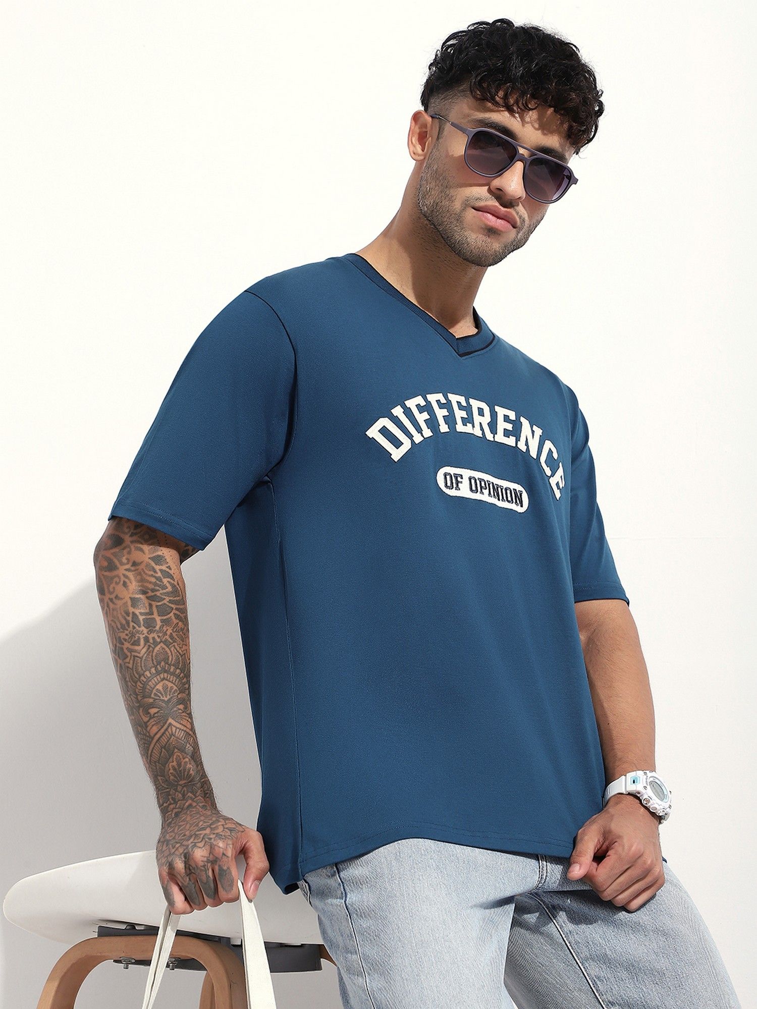 Men Oversized Applique V-Neck Blue T-Shirt