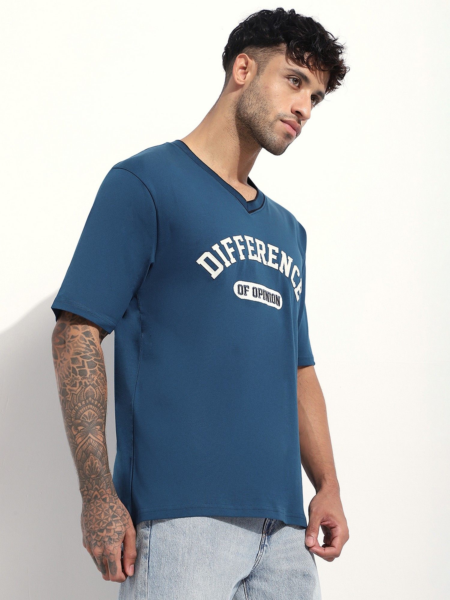 Men Oversized Applique V-Neck Blue T-Shirt
