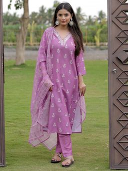 Gahan - Onion Reyon Embroidered Straight Kurta and Pant with Dupatta