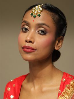 Ruby Raang Studio - Gold-Plated Green Kundan-Studded Maang Tikka