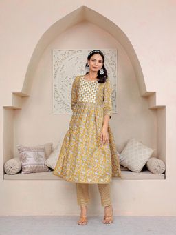 GULAB CHAND TRENDS - Mustard Floral Printed Gotta Thread Kurta with Pant (Set of 2)