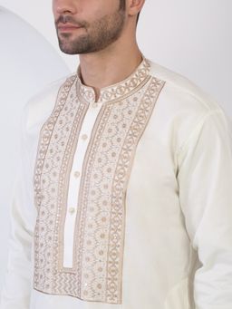 Aham-Vayam - Men'S Cotton Embroidered Off White Kurta with Pant