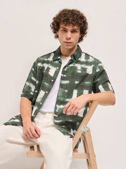 The Bear House - Men Green Abstract Printed Casual Shirt