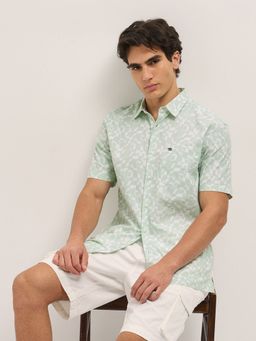 The Bear House - Men Green Cotton Printed Relaxed Fit Shirt