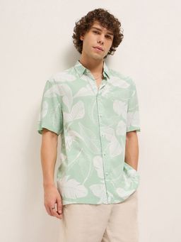 The Bear House - Men Green Tropical Leaf Printed Relax Fit Casual Shirt