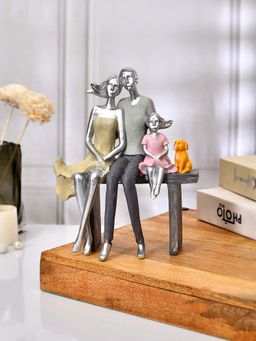 Tayhaa - Shimmery Family Bond Showpiece