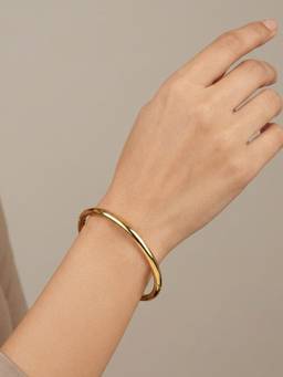 RACHIVA - 18K Gold Plated Plain Polished Oval Bangle (2.6)