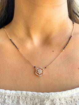 Zeraki Jewels - Solitaire Diamonds Flower Mangalsutra