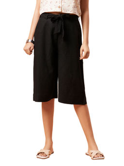 Bottoms.Love - Women Black Regular Fit Slub Culottes with Belt