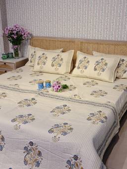 House of Gulab - Cream Double King Size Handblock Bedsheet, Quilted Bedcover, 4 Pillow Covers