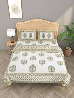 House of Gulab - White Floral Printed King Bedsheet with Comforter and 2 Pillow Covers