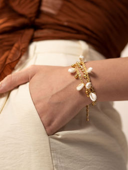 House of D'oro - Women White Ocean Elegance Handcrafted Shell Bracelet