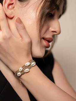 House of D'oro - Women Seafoam Sparklers Handcrafted Shell Bracelet