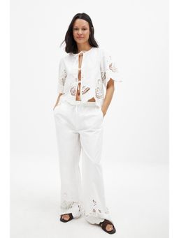 NA-KD - Mid Waist Broderie Anglaise Pant - White