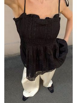 NA-KD - Embroidered Lace Pleated Top - Black