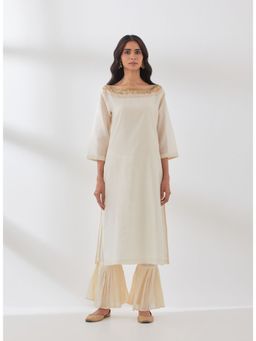 SMRITI GUPTA - Off White Hand Embroidered Chanderi Kurta