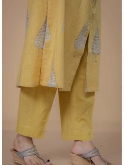 The Indian Ethnic Co. - Myra Yellow Solid Slub Cotton Narrow Pant