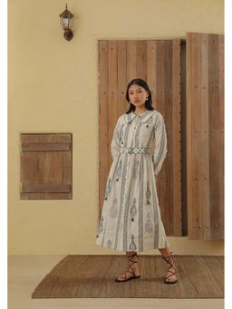 Muvazo - Embroidered Boteh Off White Maxi Dress with Belt
