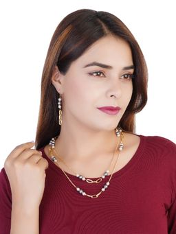 Estele - Gold Plated Sparkling Necklace Set with Pearls for Women