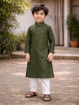 Mi Arcus - Green Blended Fabric Embroidered Kurta With Pyjama