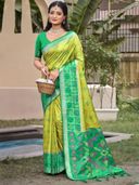 Green color option, Sold out, Currently selected