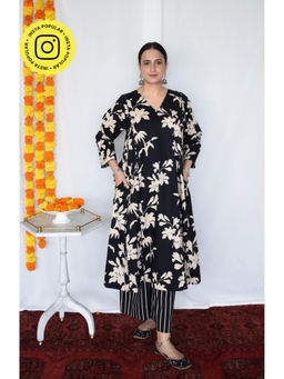 HOUSE OF MOXA - Black Floral Kurta With Striped Palazzo (Set of 2)
