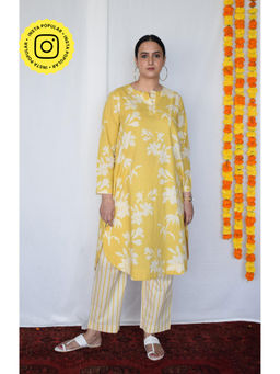 HOUSE OF MOXA - Yellow Floral Kurta With Striped Pant (Set of 2)