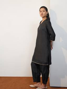 Pink Fort - Black Poly Silk Solid Kurta and Salwar