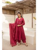 Red color option, Sold out, Currently selected