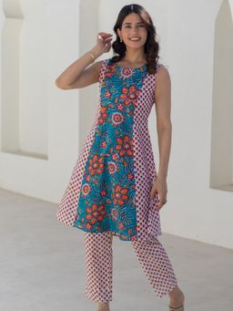 Sooti Syahi - Women Multi-Color Cotton Floral Kurta with Pant