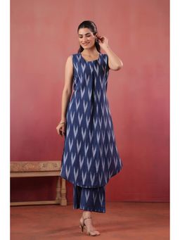 SAVI - Women Blue Cotton Abstract Kurta with Pant